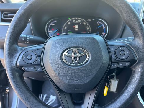 Used 2025 Toyota RAV4 LE image 27