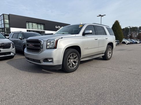 Used 2017 GMC Yukon SLE w/ SLE Value Package image 2