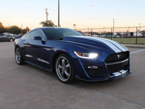 Used 2015 Ford Mustang Coupe image 5