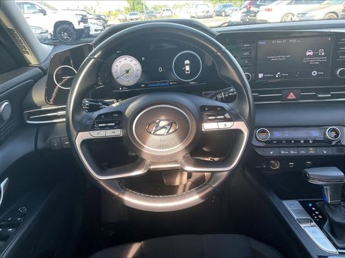 Used 2021 Hyundai Elantra SEL w/ Convenience + Premium Package image 8