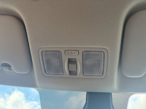 Used 2024 Hyundai Venue SEL image 22