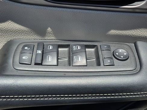 Used 2023 Chrysler Pacifica Touring-L FWD image 30