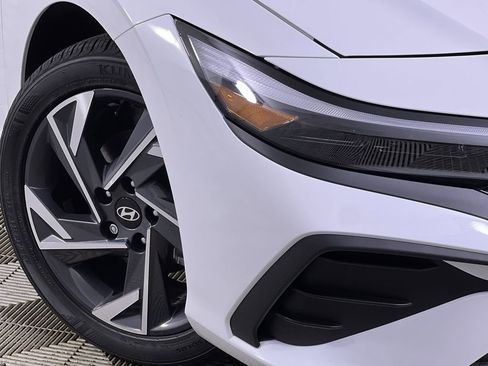 Used 2025 Hyundai Elantra Sport image 12