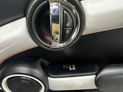 Used 2015 MINI Cooper 4-Door Hardtop FWD image 30
