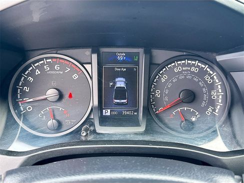 Used 2021 Toyota Tacoma SR image 13