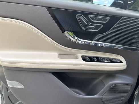 Used 2020 Lincoln Corsair FWD w/ Premium Package image 10