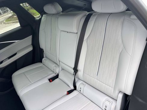 Used 2024 Cadillac Lyriq Luxury RWD image 3