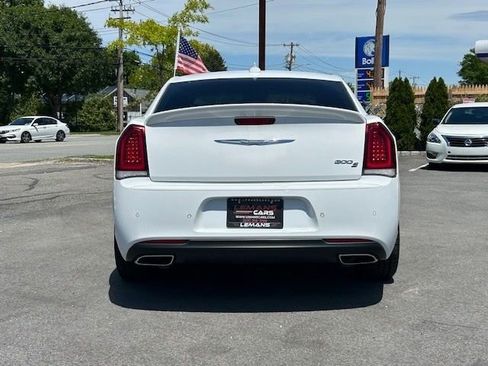 Used 2019 Chrysler 300 S w/ 300S Premium Group RWD image 6