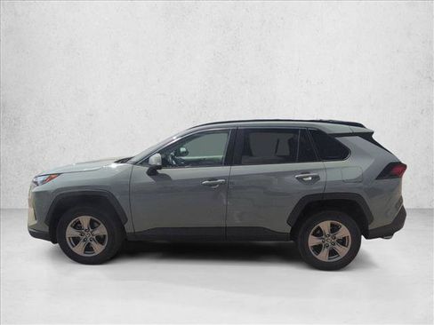 Used 2022 Toyota RAV4 XLE w/ Convenience Package FWD image 8