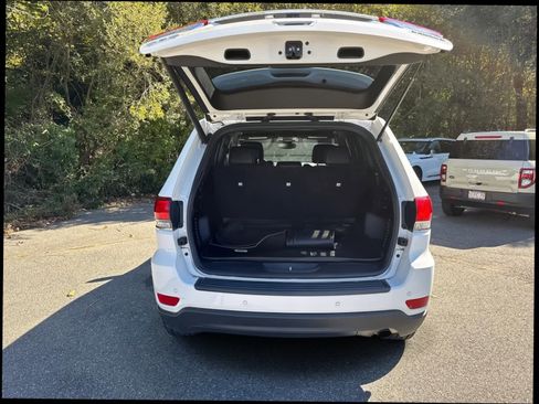Used 2022 Jeep Grand Cherokee Laredo X image 38
