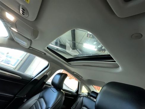 Used 2018 Ford Fusion SE w/ Equipment Group 602A FWD image 14