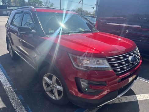 Used 2016 Ford Explorer XLT AWD/4WD image 4