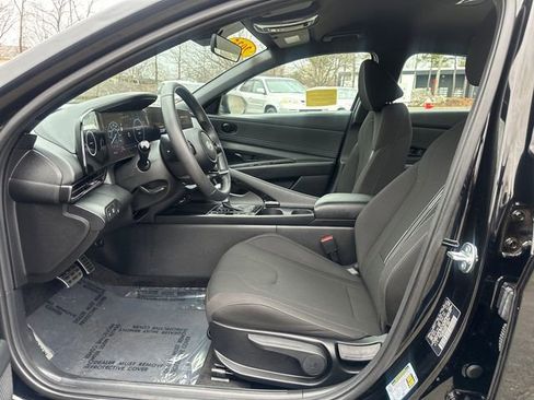 Used 2025 Hyundai Elantra SEL FWD image 28