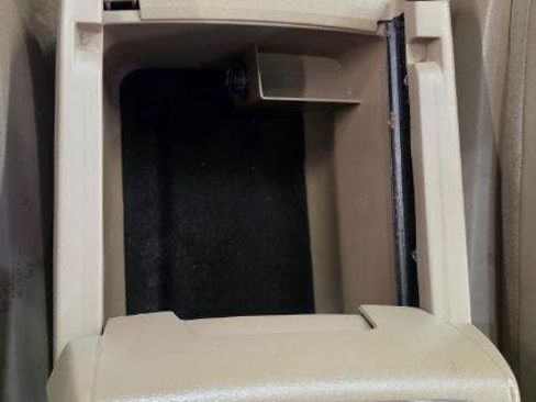 Used 2011 Volkswagen Routan SEL FWD image 28