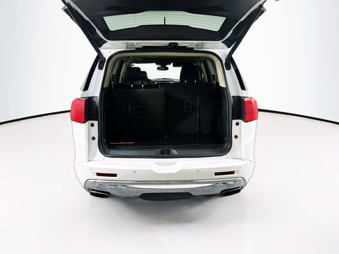 Used 2019 GMC Acadia Denali w/ Technology Package FWD image 30
