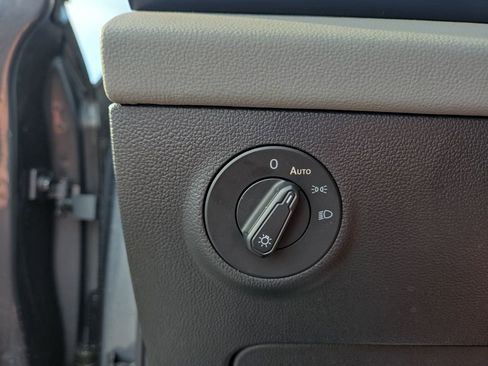 Used 2022 Volkswagen Taos SE image 24