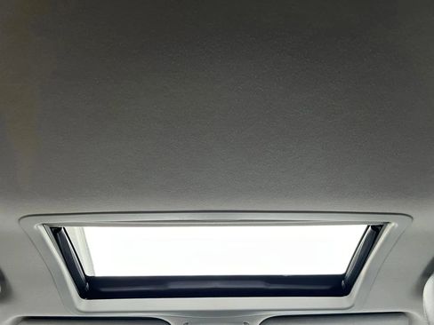 Used 2013 Toyota Sienna SE image 23