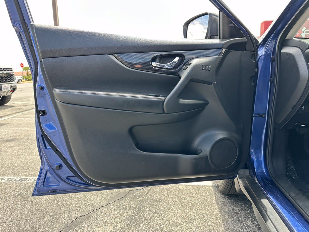 Used 2018 Nissan Rogue SL w/ Premium Package FWD image 12