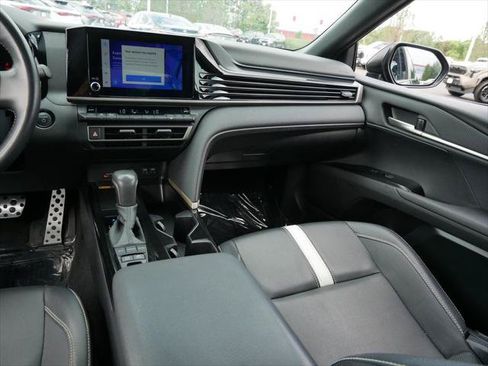 Used 2025 Toyota Camry SE FWD image 14