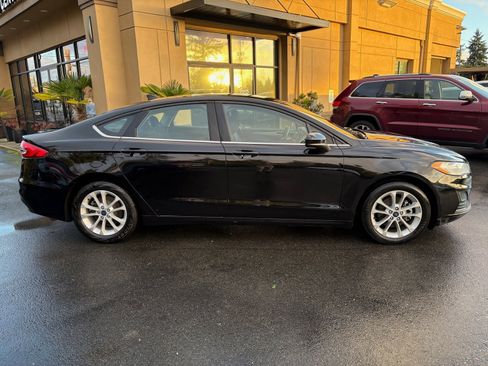 Used 2020 Ford Fusion SE image 8