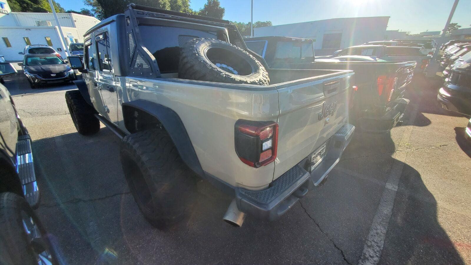Used 2020 Jeep Gladiator Overland AWD/4WD image 8