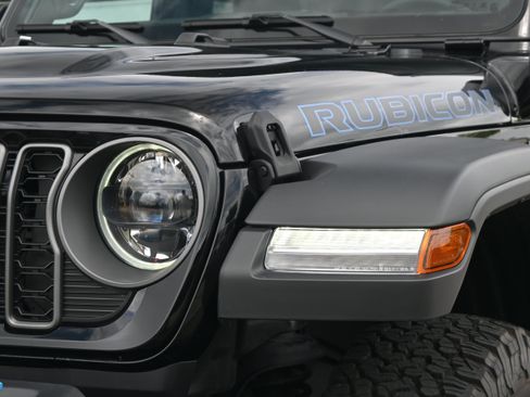 Used 2025 Jeep Wrangler Unlimited Rubicon 4xe w/ Safety Group AWD/4WD image 6