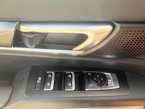 Used 2025 Kia Telluride S FWD image 8