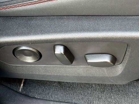 Used 2024 GMC Canyon AT4X image 13