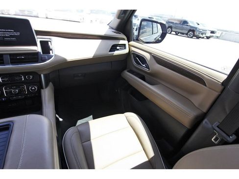 Used 2022 Chevrolet Tahoe Premier w/ Premium Package RWD image 10