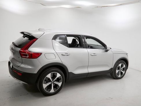 Used 2023 Volvo XC40 B5 Ultimate w/ Protection Package Premier image 9