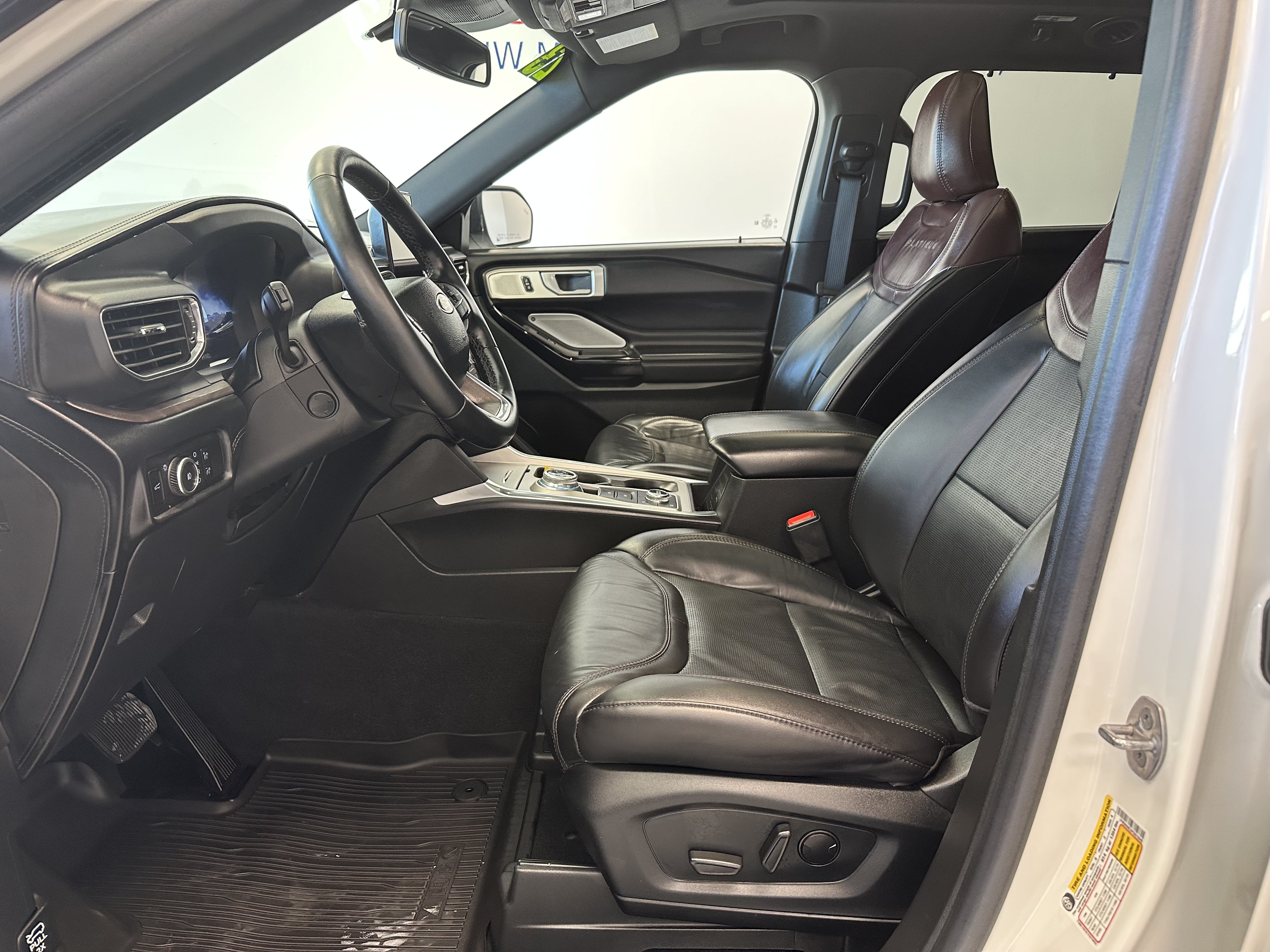 Used 2023 Ford Explorer Platinum w/ Technology Package AWD/4WD image 11