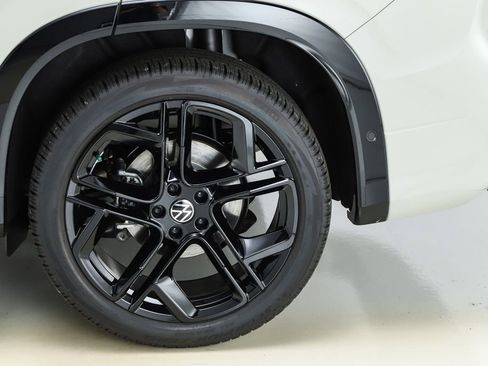 New 2026 Volkswagen Tiguan SE R-Line image 6