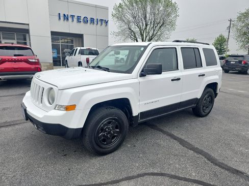 Used 2014 Jeep Patriot Sport image 2