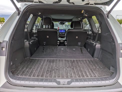 Used 2024 Toyota Grand Highlander AWD Hybrid image 32