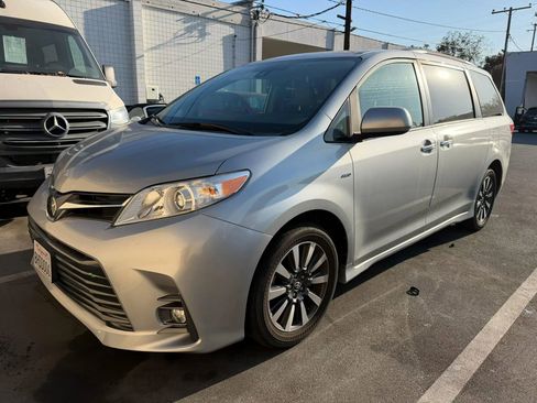Used 2019 Toyota Sienna XLE w/ XLE Navigation Package AWD/4WD image 1