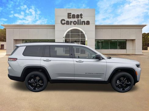 New 2026 Jeep Grand Cherokee L Limited w/ Limited Altitude Package AWD/4WD image 2