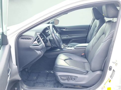 Used 2019 Toyota Camry SE w/ Carpet Mat Package FWD image 10