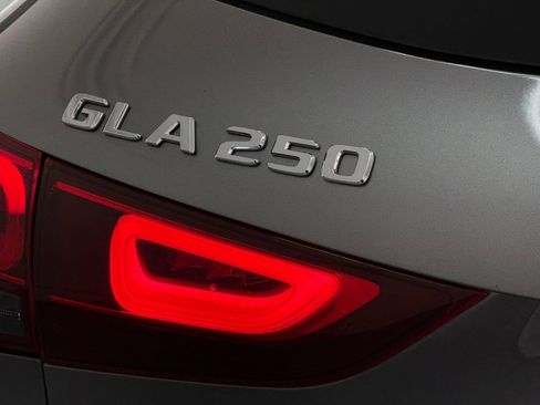 Certified 2022 Mercedes-Benz GLA 250 image 21