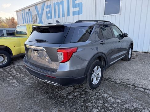 Used 2023 Ford Explorer XLT w/ Equipment Group 202A image 8
