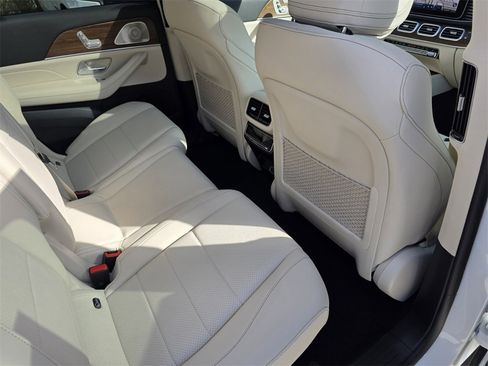 Used 2025 Mercedes-Benz GLS 450 4MATIC image 34