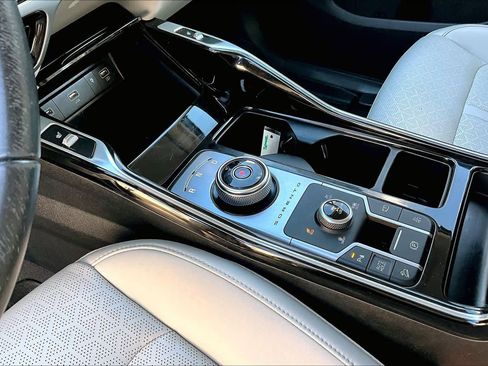 Used 2022 Kia Sorento SX image 16