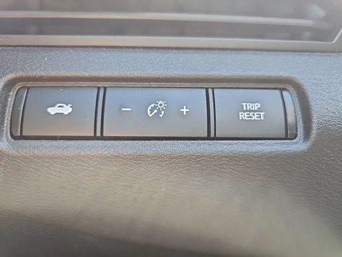 Used 2024 Nissan Altima 2.5 SV FWD image 18