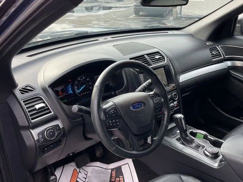 Used 2017 Ford Explorer XLT w/ Equipment Group 202A image 10