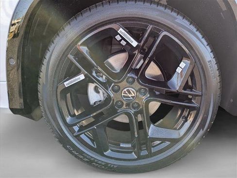 New 2026 Volkswagen Tiguan SE R-Line image 9