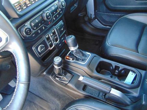 Used 2019 Jeep Wrangler Unlimited Sahara AWD/4WD image 14