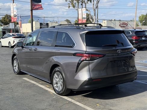 Used 2022 Toyota Sienna XLE w/ XLE Plus Package FWD image 7