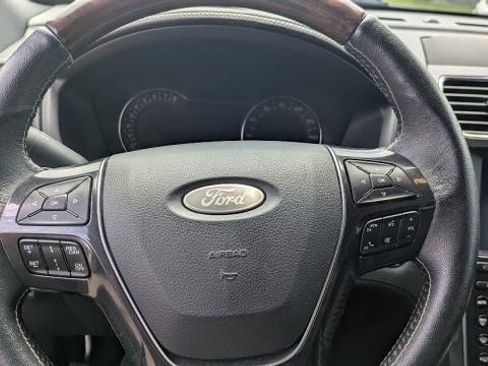 Used 2019 Ford Explorer Platinum AWD/4WD image 8
