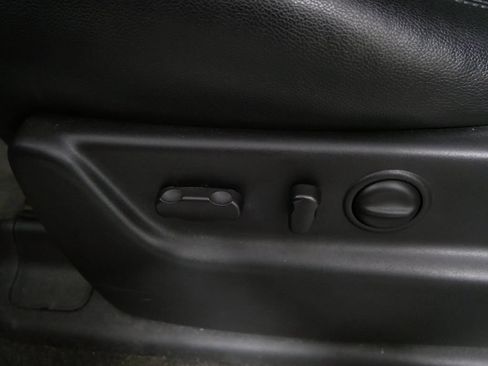 Used 2013 GMC Yukon SLT w/ SLT-2 Equipment Package AWD/4WD image 16