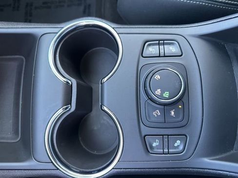 Used 2024 GMC Terrain SLT image 29