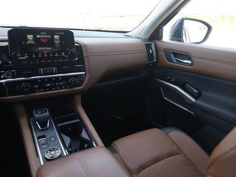 Used 2024 Nissan Pathfinder Platinum w/ Lighting Package (N93) AWD/4WD image 28